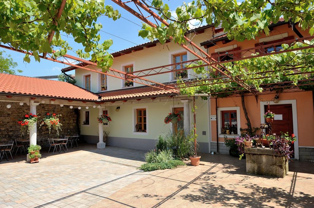 Tourist Farm Dujceva Domacija Villa Vremski Britof Buitenkant foto