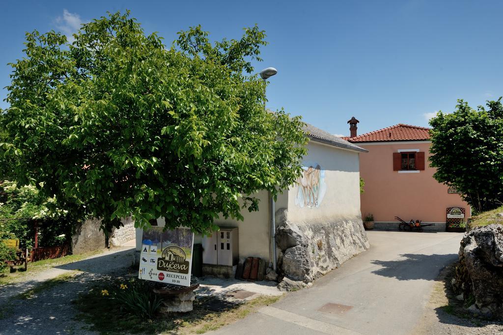 Tourist Farm Dujceva Domacija Villa Vremski Britof Buitenkant foto